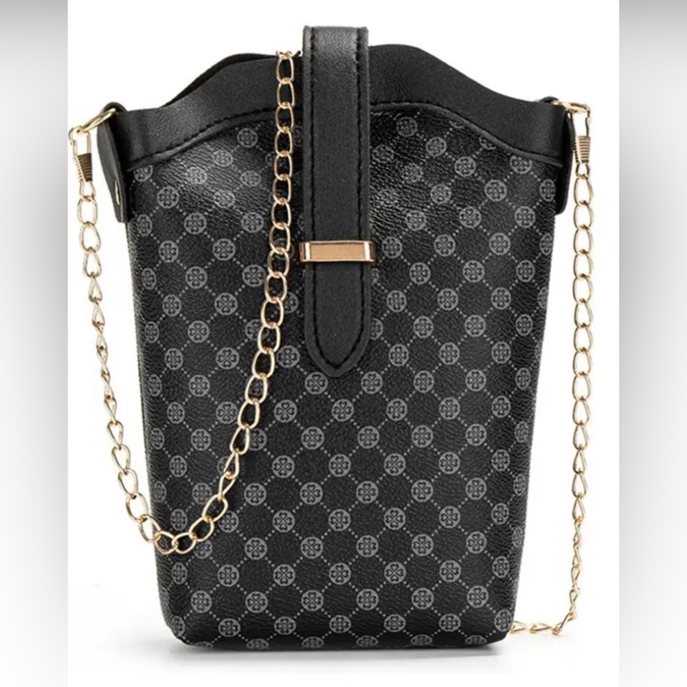 Black Purse With Chain Strap